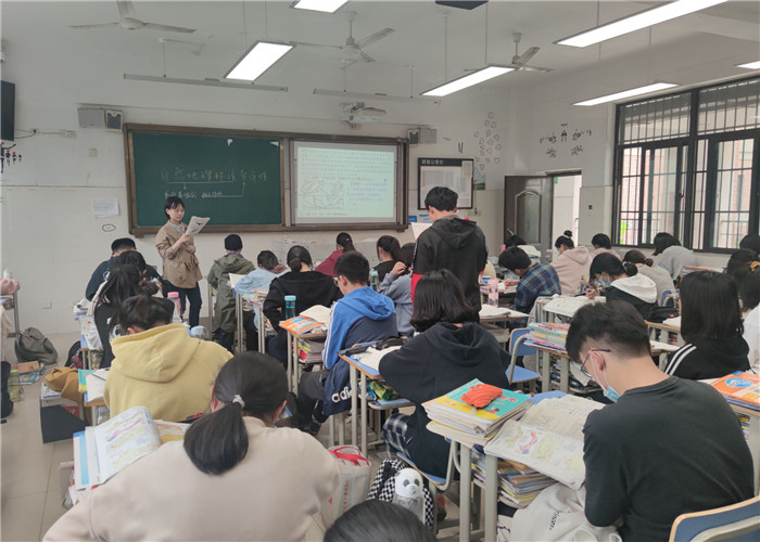 常態(tài)課堂喜迎專家蒞臨 教學視導引領(lǐng)高三教學(圖2)