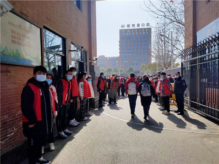 團委:離校步履總匆忙，志愿服務暖心房(圖1)