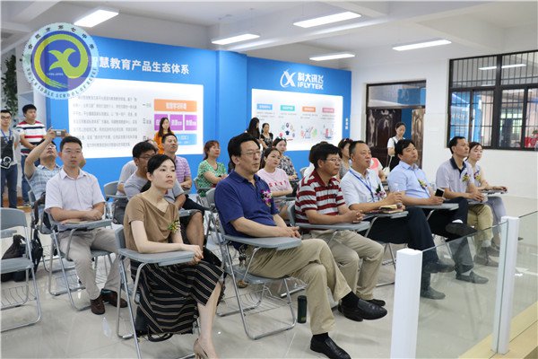 合肥七中與科大訊飛建立示范校合作，全國首個“智慧教育未來教室”落成(圖10)
