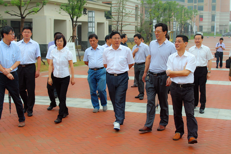 省委常委、市委書記吳存榮調(diào)研合肥七中新校(圖2)