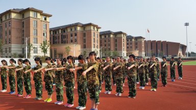 多彩的軍訓奏響成長的樂章(圖2)