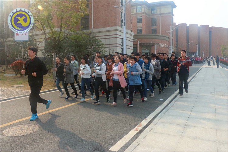 因?yàn)橛心?，一路陽?圖6)