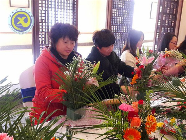 插花醉舞春風(fēng)里，花香花語慶三八(圖1)