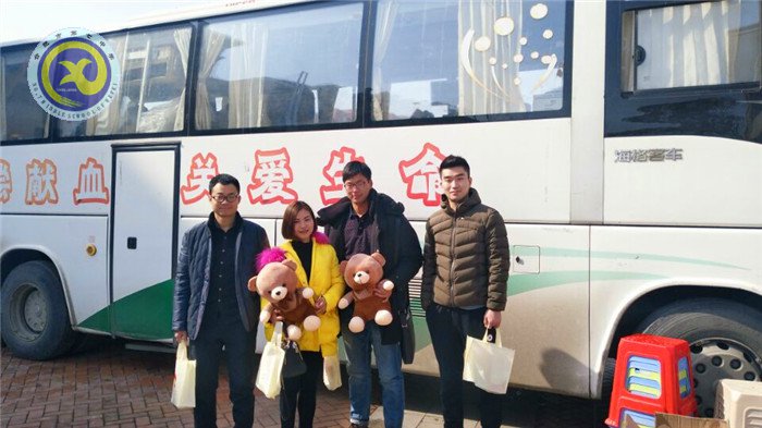 獻(xiàn)血車開進(jìn)校園，愛心溢滿人間(圖10)