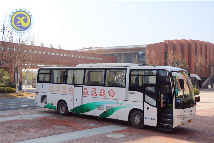 愛心獻(xiàn)血車進(jìn)校園 熱血匯聚生命長(zhǎng)河(圖1)
