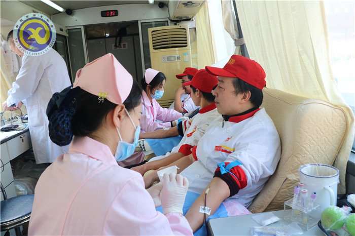 愛心獻(xiàn)血車進(jìn)校園 熱血匯聚生命長(zhǎng)河(圖7)