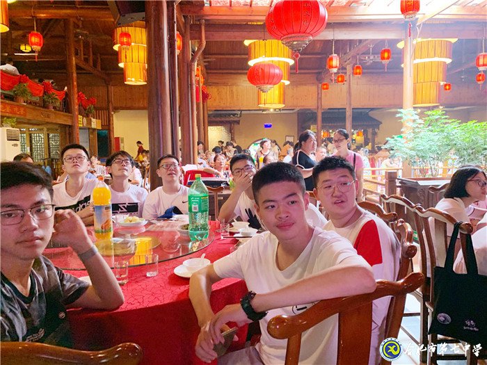 八月登頂蜀峰躊躇滿志，六月蟾宮折桂志在必得(圖9)