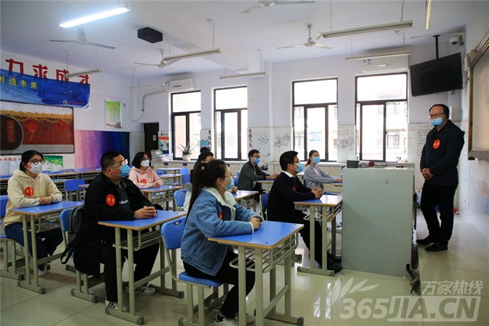 萬家熱線：千余名學(xué)子將這樣報(bào)到、上課 直擊合肥七中“開學(xué)”演練現(xiàn)場(chǎng)(圖5)