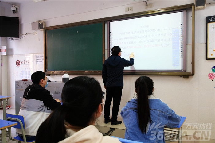 萬家熱線：千余名學(xué)子將這樣報(bào)到、上課 直擊合肥七中“開學(xué)”演練現(xiàn)場(chǎng)(圖6)