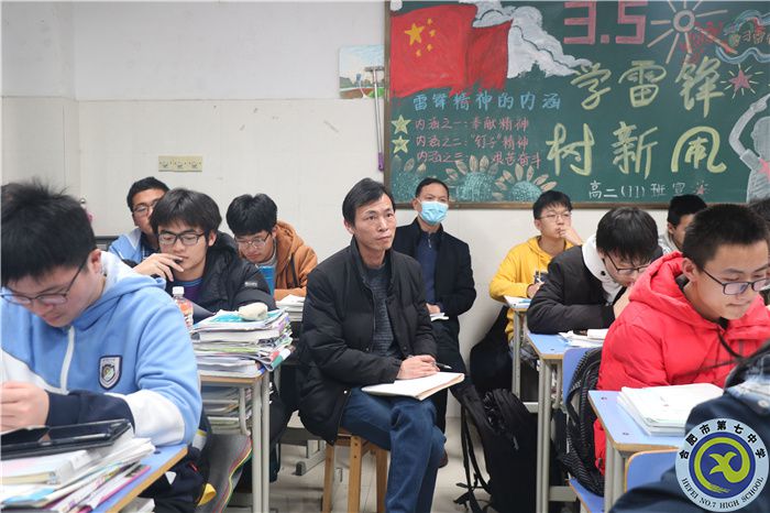 蘇衛(wèi)兵副校長、巫緒忠主任聽課中.jpg