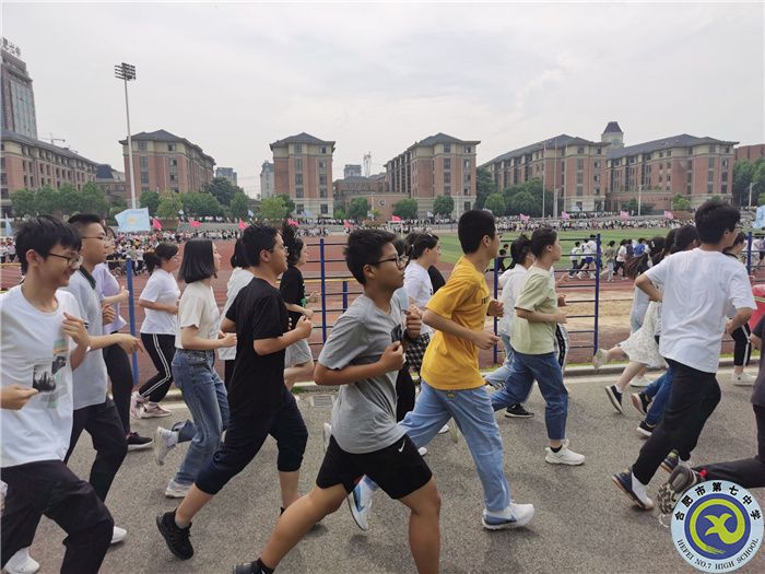 汪鑫磊 學生跑操.jpg