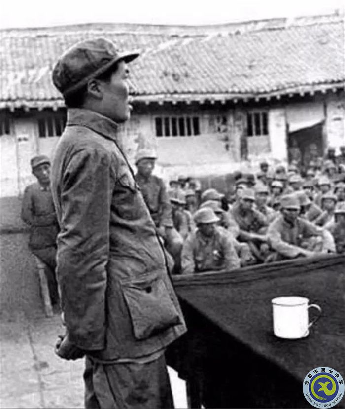 △1938年5月，毛澤東在抗日軍政大學(xué)作《論持久戰(zhàn)》報(bào)告.jpg