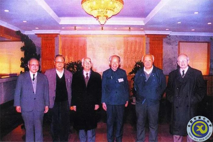 △1992年4月，科學(xué)家?guī)煵w、張維、侯祥麟、張光斗、王大珩、羅沛霖向黨中央、國務(wù)院報送《關(guān)于早日建立中國工程與技術(shù)科學(xué)院的建議》。圖左起：王大珩、張維、侯祥麟、張光斗、師昌緒、羅沛霖。.jpg