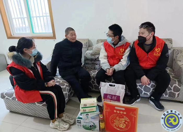 中國(guó)網(wǎng)、中安教育網(wǎng)：迎新春 送溫暖 合肥七中學(xué)子進(jìn)社區(qū)送關(guān)愛(ài)(圖1)