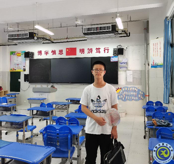 余佑，合肥新站實(shí)驗(yàn)中學(xué).png