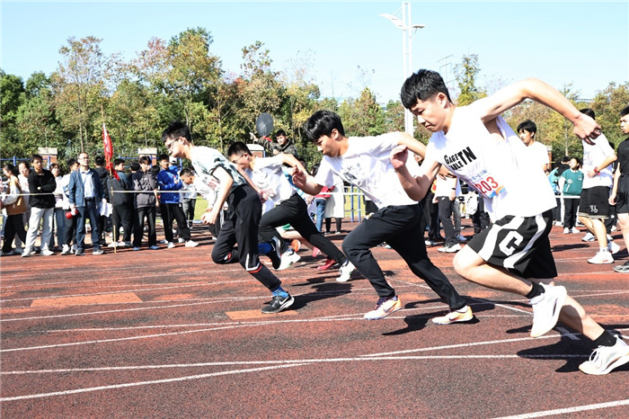 從“五育并舉”到“融合共生”！合肥七中榮獲“五育融合學(xué)校”稱號(hào)(圖4)