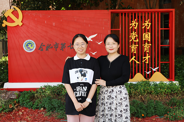 高二（2）班王沐曦和指導教師程靜.jpg