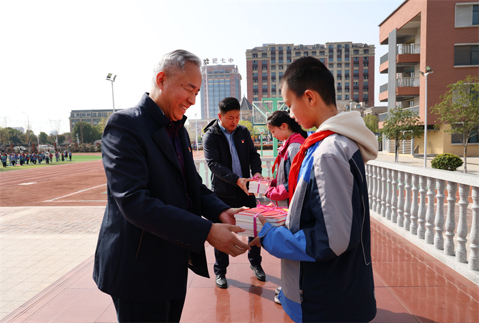 合肥在線：“大手拉小手 同升一面旗”——合肥市第七中學深入推進大中小學思政課一體化建設(圖5)