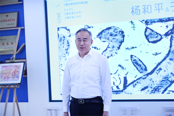 “等待花開——楊和平、于澎版畫作品巡展”在合肥七中盛大開幕(圖4)