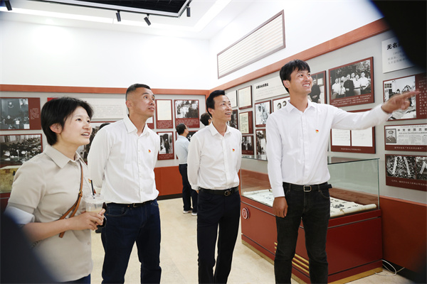合肥七中行政黨支部開展主題黨日活動(dòng)(圖3)