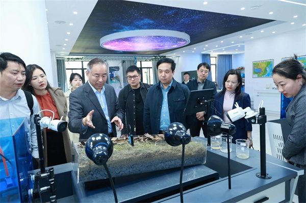 湖南省株洲市教育局考察團.jpg