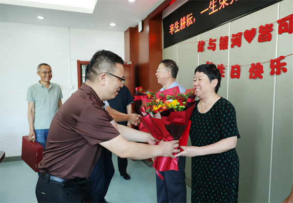 合肥七中舉行“芳華謝幕，情滿杏壇”榮休教師座談會(huì)(圖3)